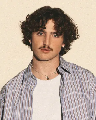 Benson Boone, photo by Warner Records