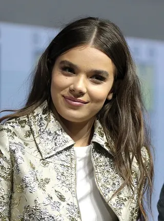 Hailee Steinfeld, photo by Original: Gage Skidmore from Peoria, AZ, United States of America / Derivative work: Danyele