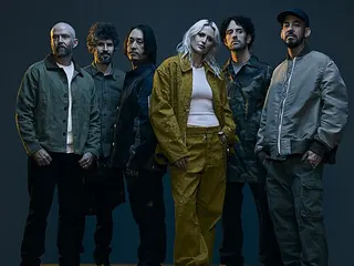 Linkin Park, photo by James Minchin III (rights holder), CeriRoberts (Warner Records representative)